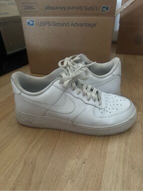White Nike Air Force men’s 8.5